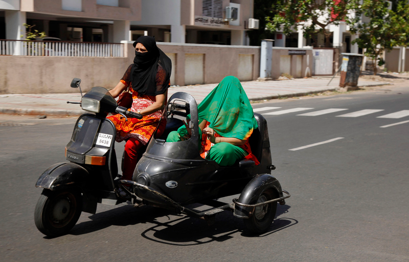 Illustration for article titled Photos of India's Deadly, Street-Melting Heat Wave
